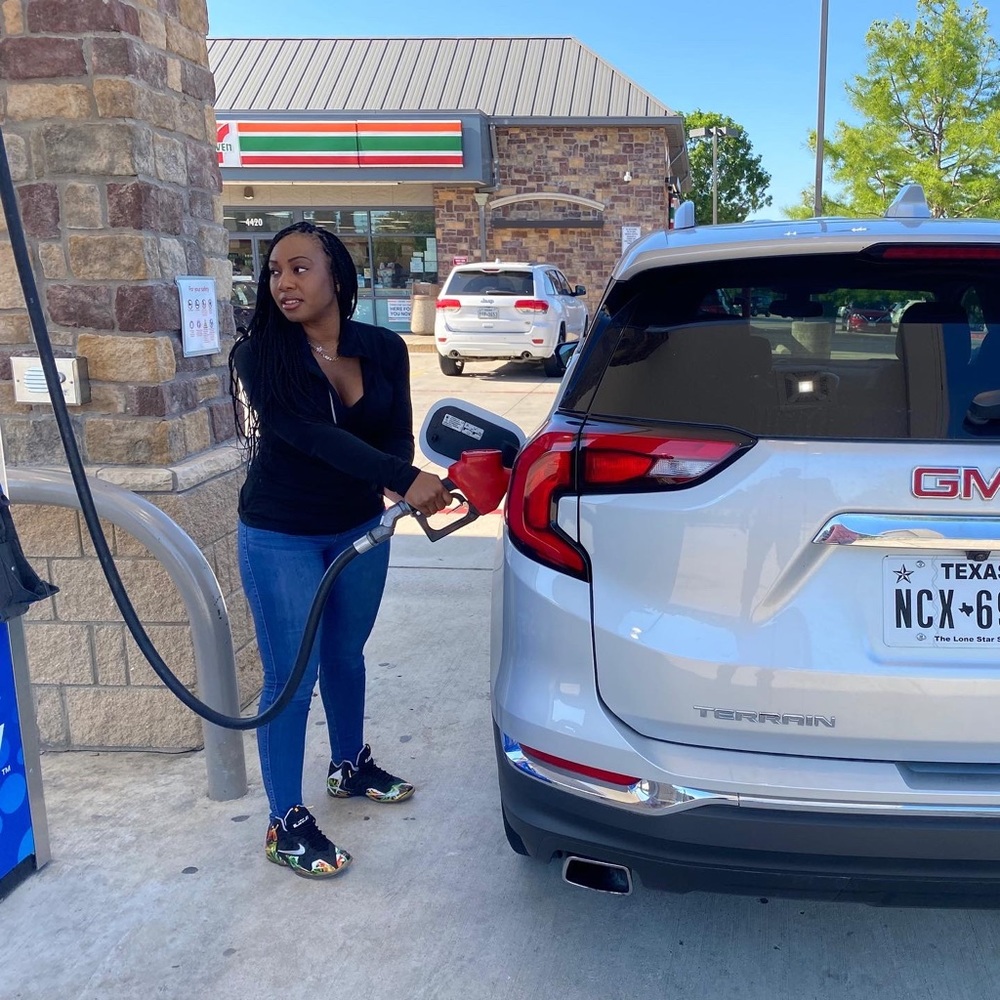 Meet your Posher, Leslie